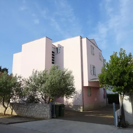 Nora Apartmán